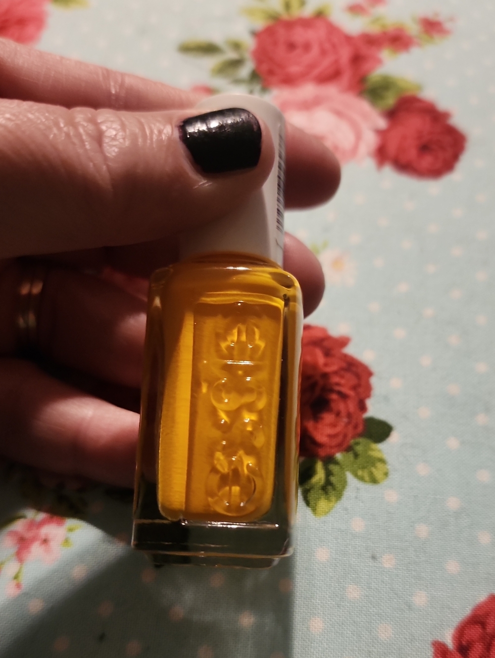 Essie Yellow Nail Polish - Shade Outside The Lines